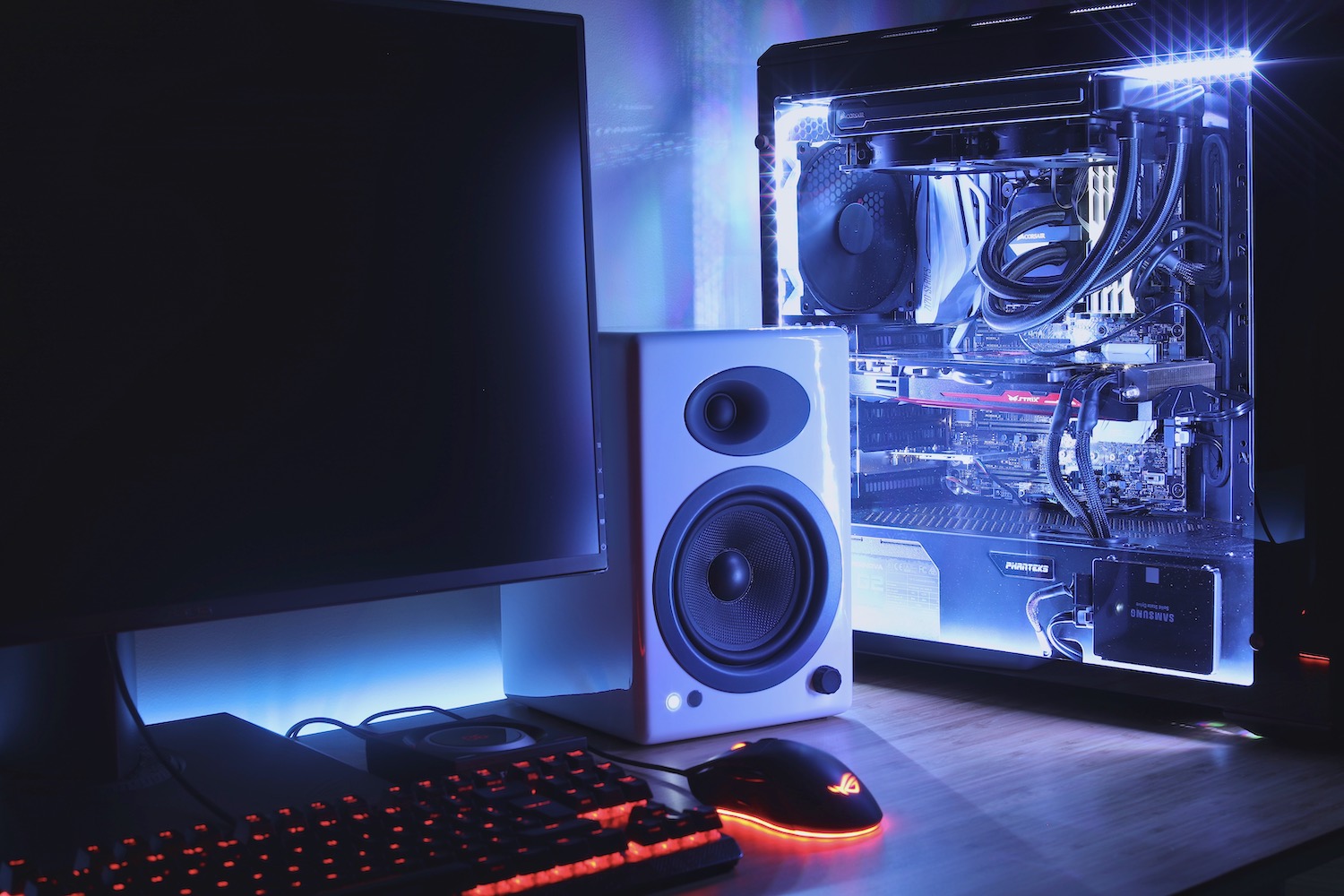 Apple Hackintosh Pro with Keyboard and Mouse